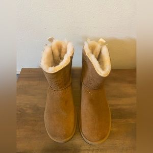 UGG Women's Dae Sunshine Perforated Boots